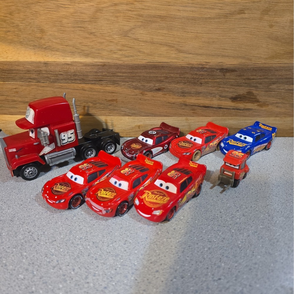 8 Disney Cars Diecast Pixar Lightning McQueen, Dirt Track, Radiator Springs, Mac